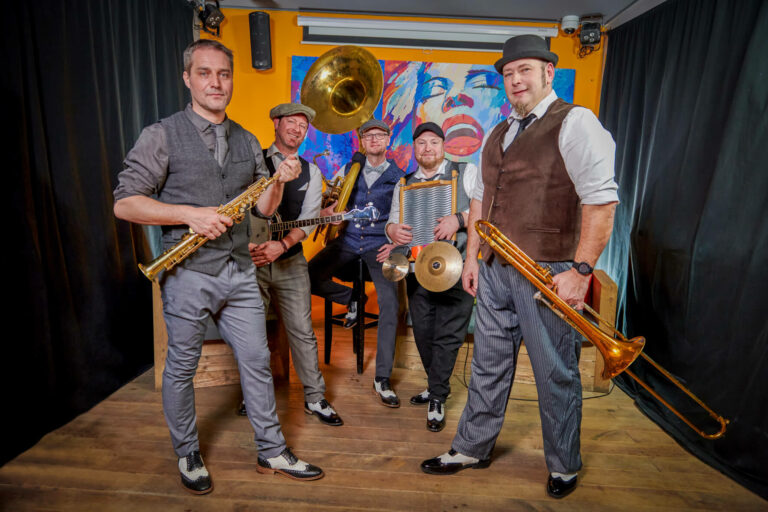 The Pop-Rock Stompers La fanfare qui fera vibrer votre soirée