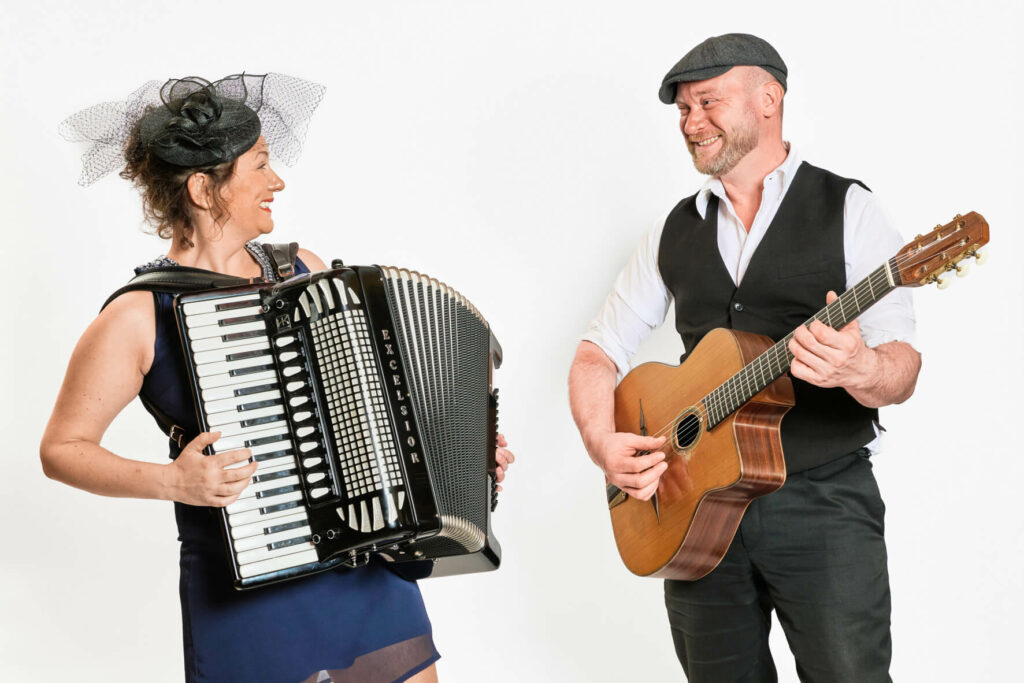 Duo de Chanson Française en Mode Jazz Manouche
