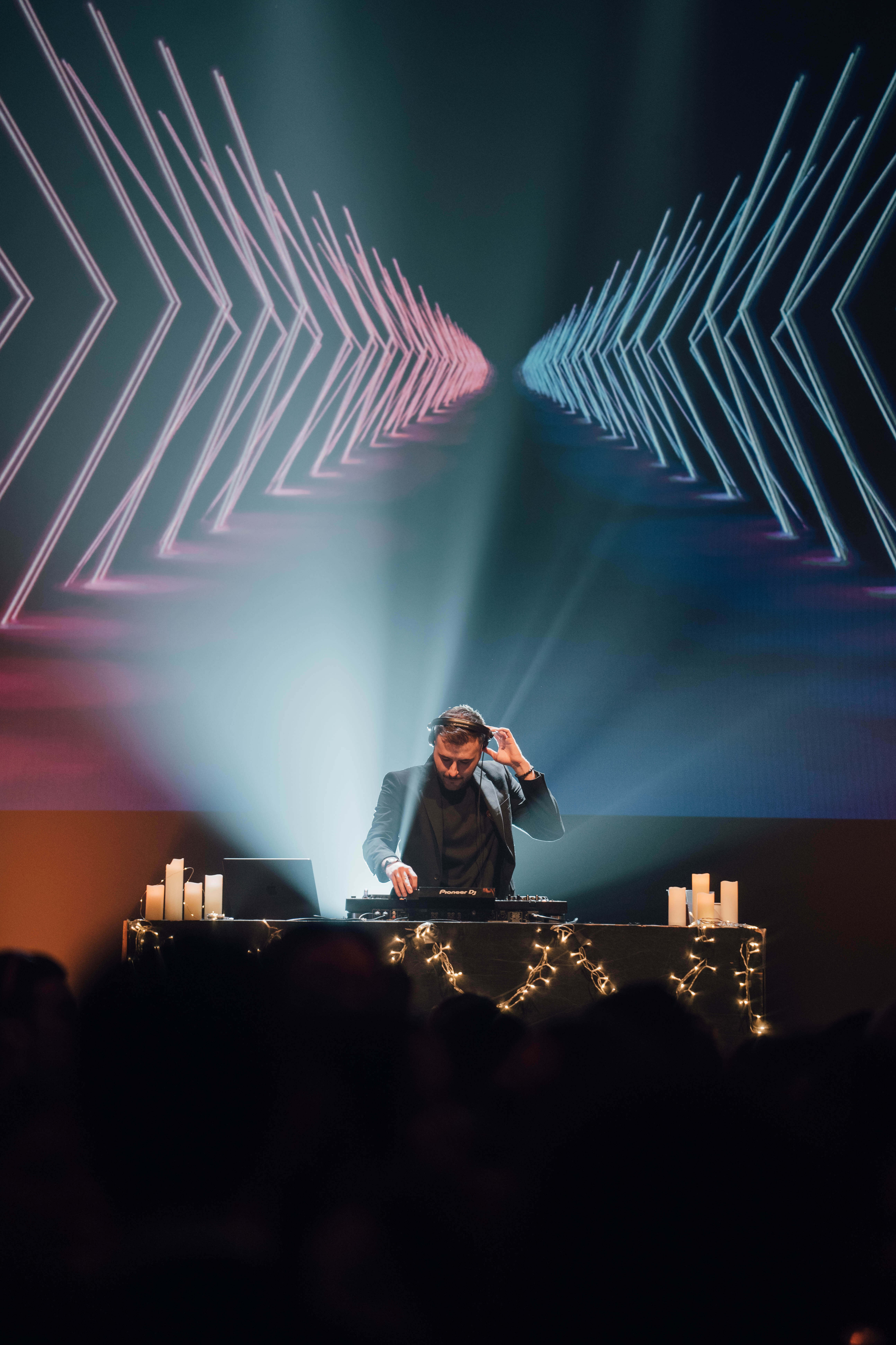 DJ pour soirée élégante et inoubliable