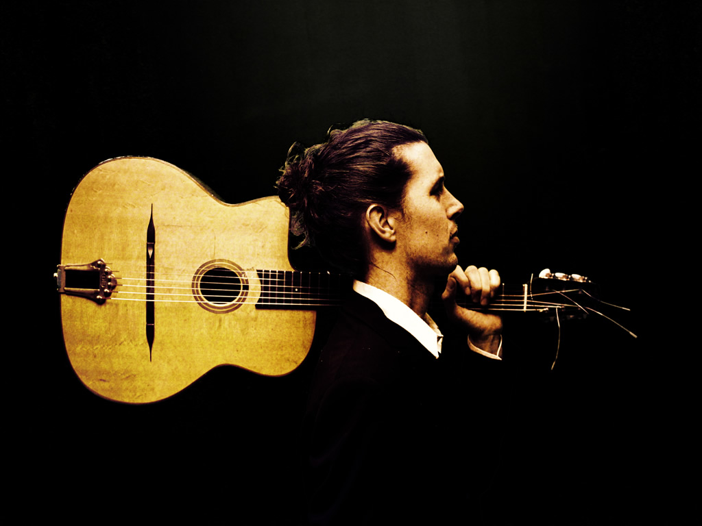 Fred-guitare-manouche.jpg