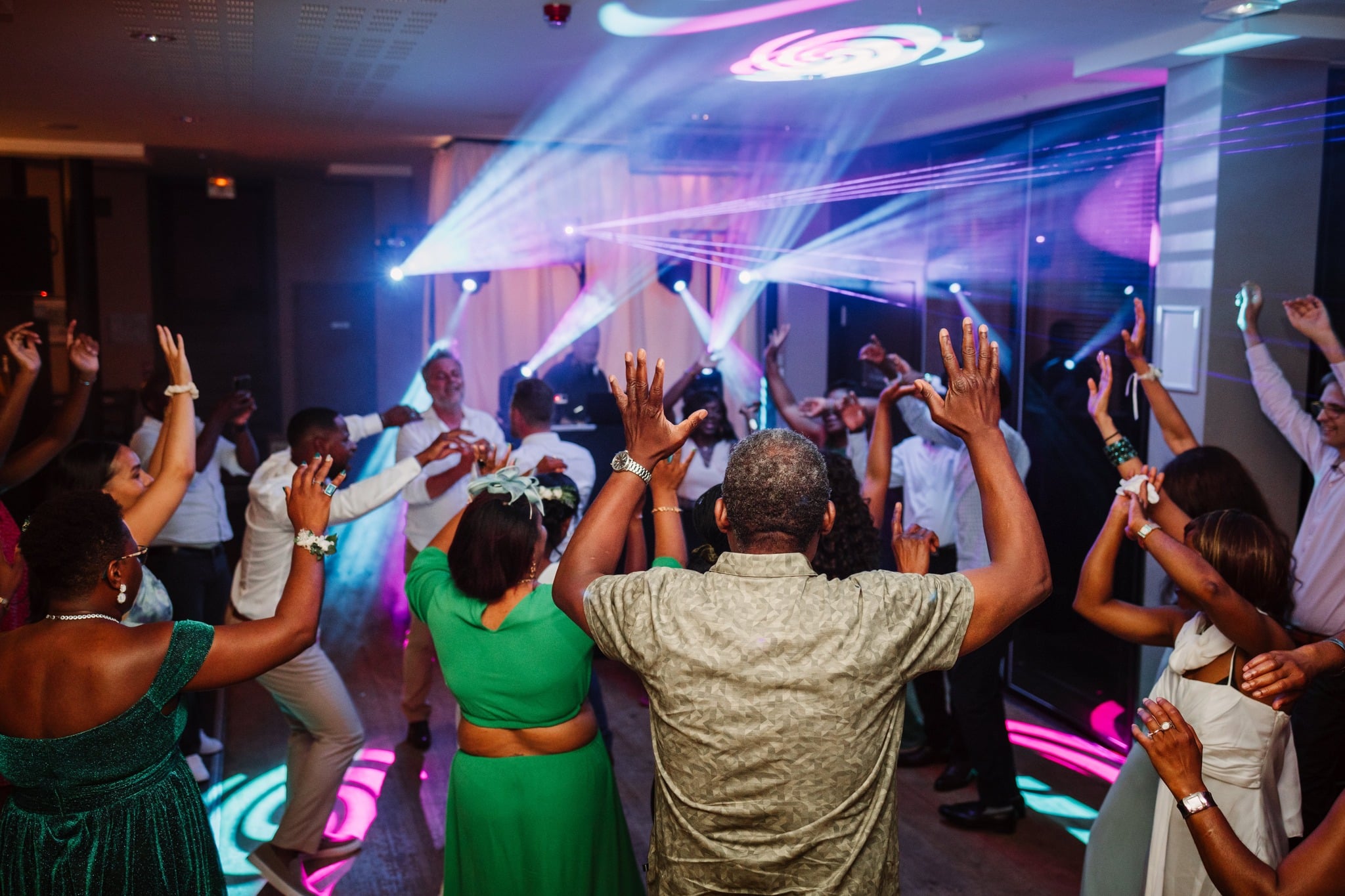 les-meilleures-soirées-de-mariage-avec-nos-meilleurs-dj-en-france.jpg