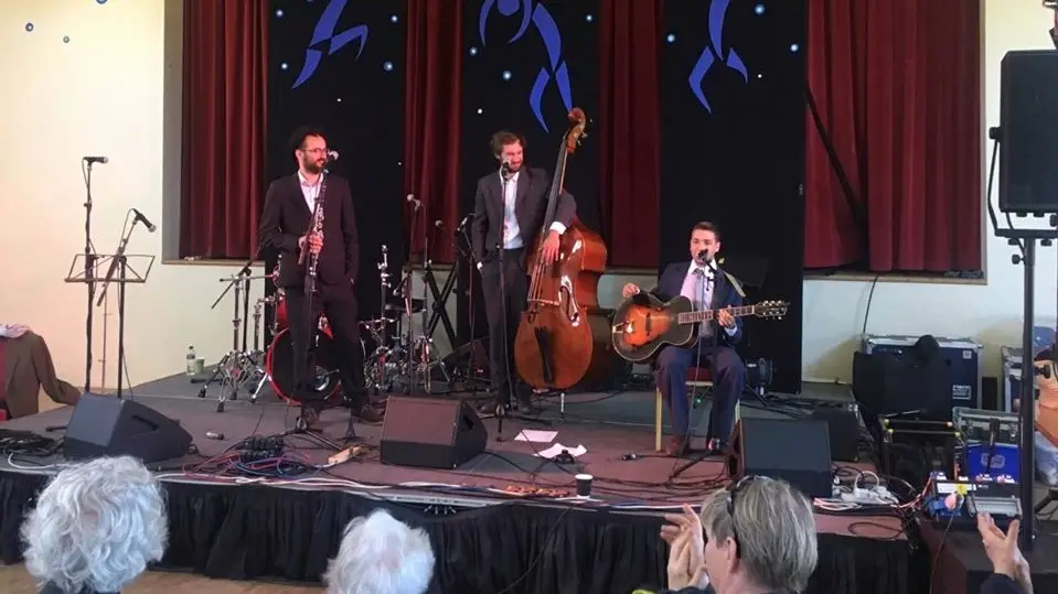 groupe clarinette guitare chant contrebasse trio vocale swing Paris cocktail entreprise pour animation musicale