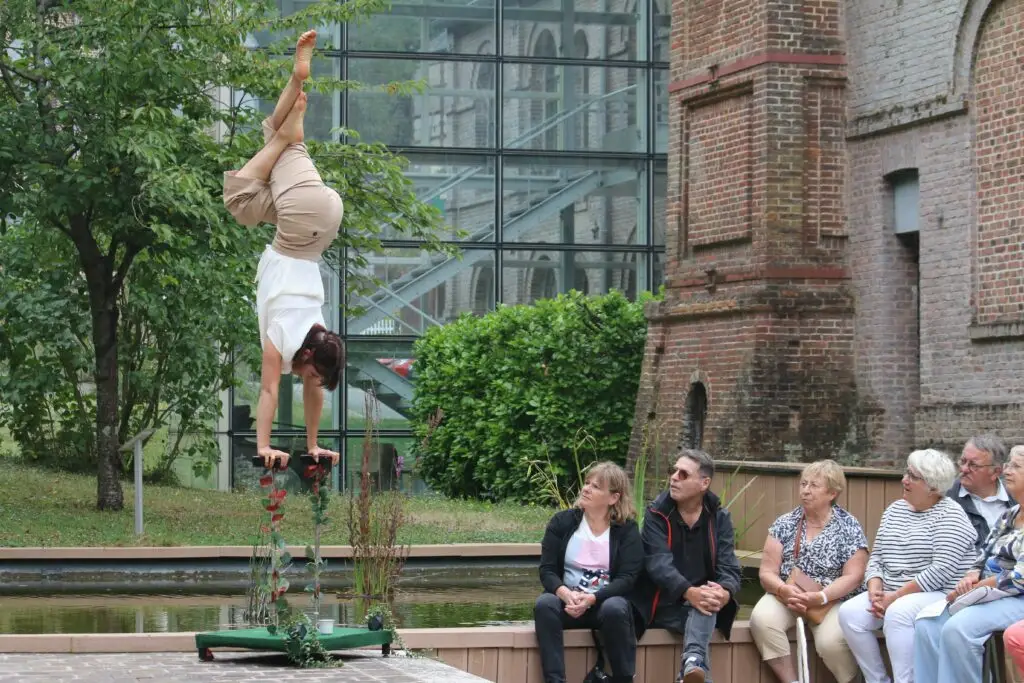 Performance acrobatique et contorsion