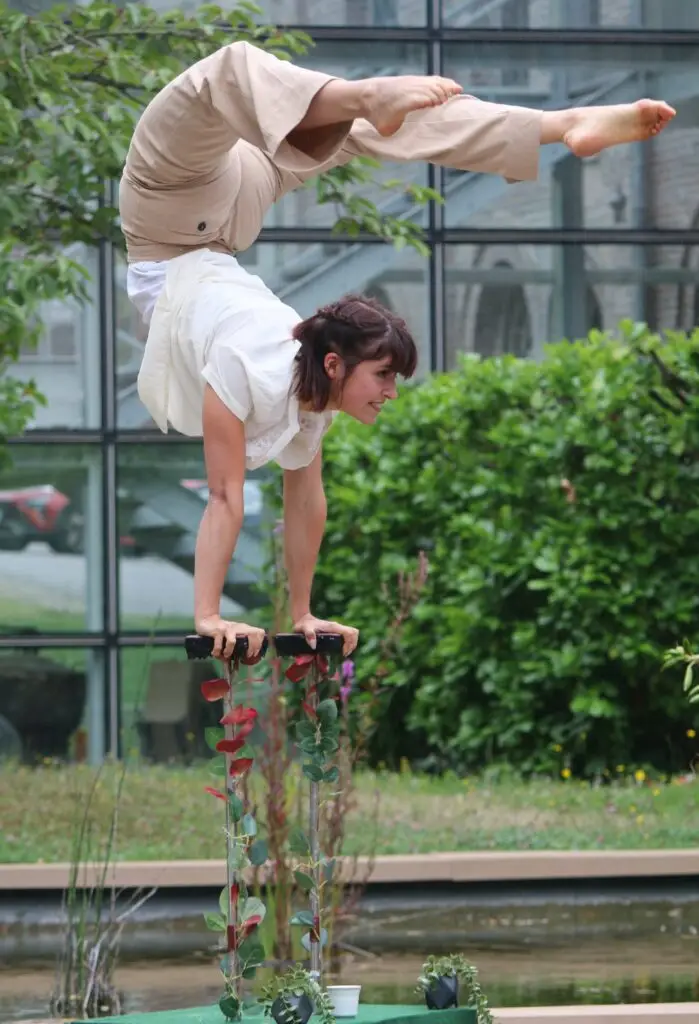 Artiste circassienne en spectacle