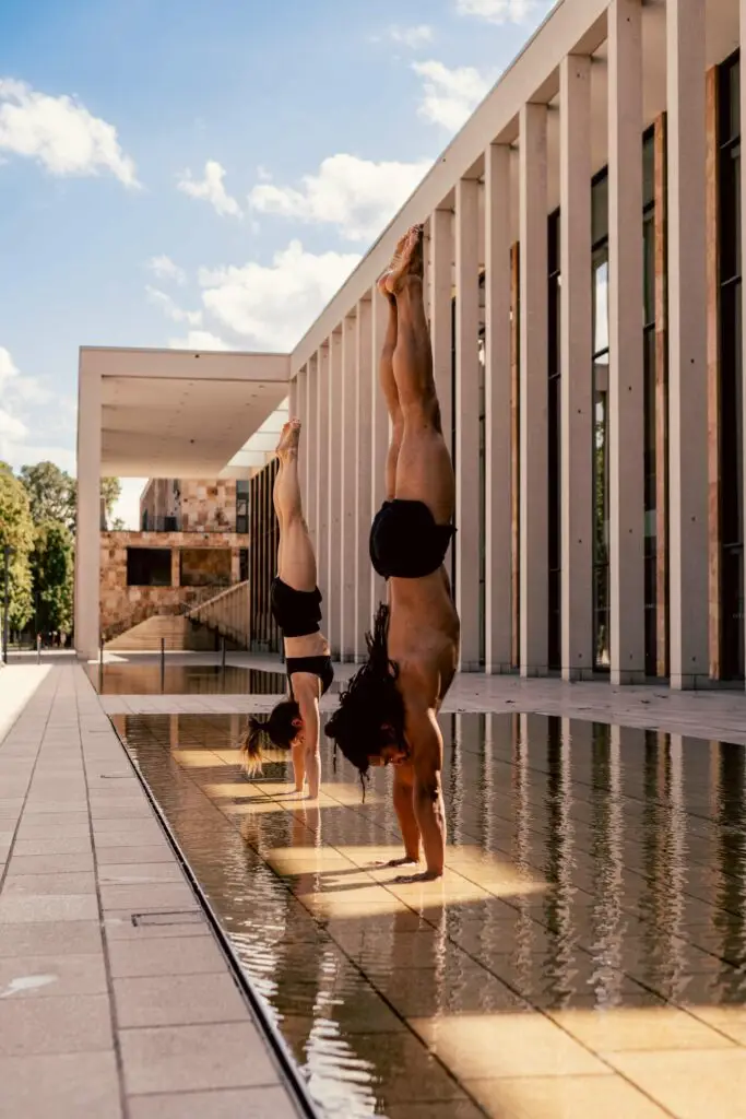 Performance acrobatique et jonglerie