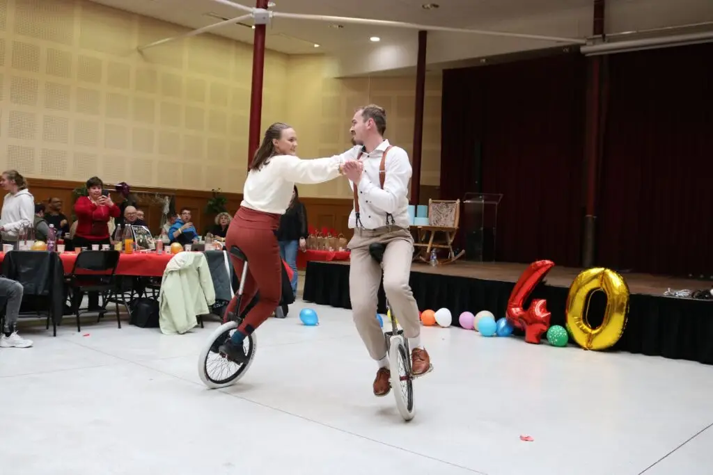 Spectacle de monocycle et jonglage