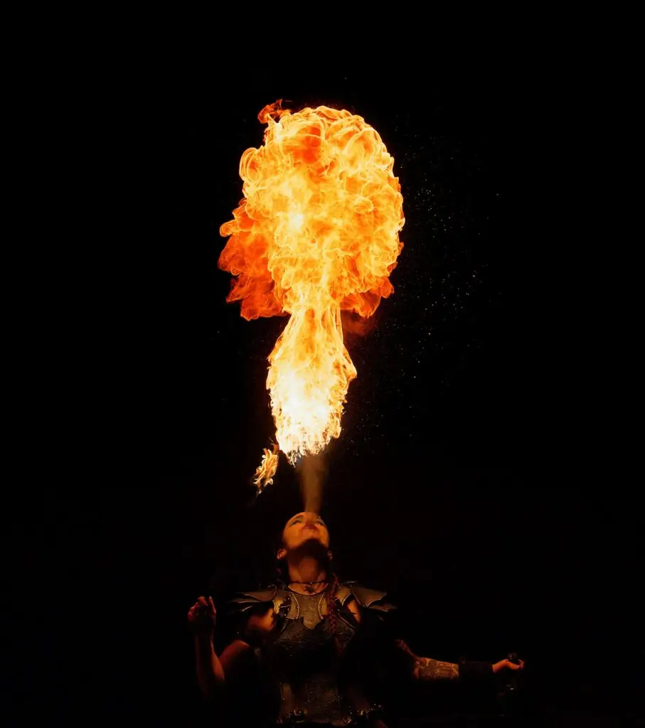 Performance de feu et jonglerie