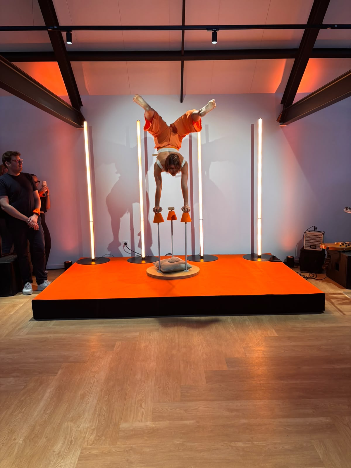 Performance d’équilibre et d’acrobatie pour événement